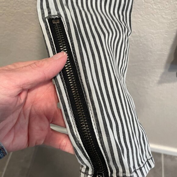 Bullhead Striped Low Rise Skinny Jeans Jrs Size 1 - Picture 3 of 5